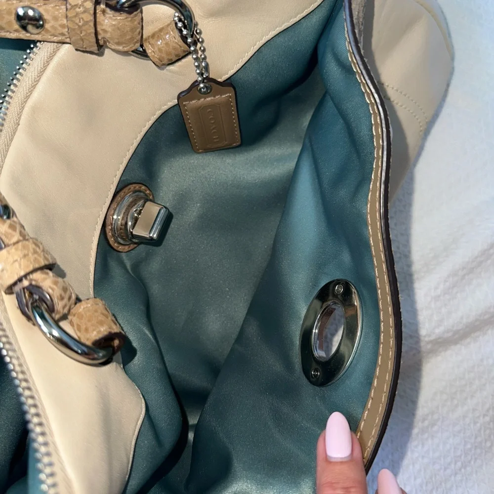 Coach Penelope Ivory Metallic Leather Satchel Tan Trim Shoulder Bag Purse F16529 - Picture 10 of 12